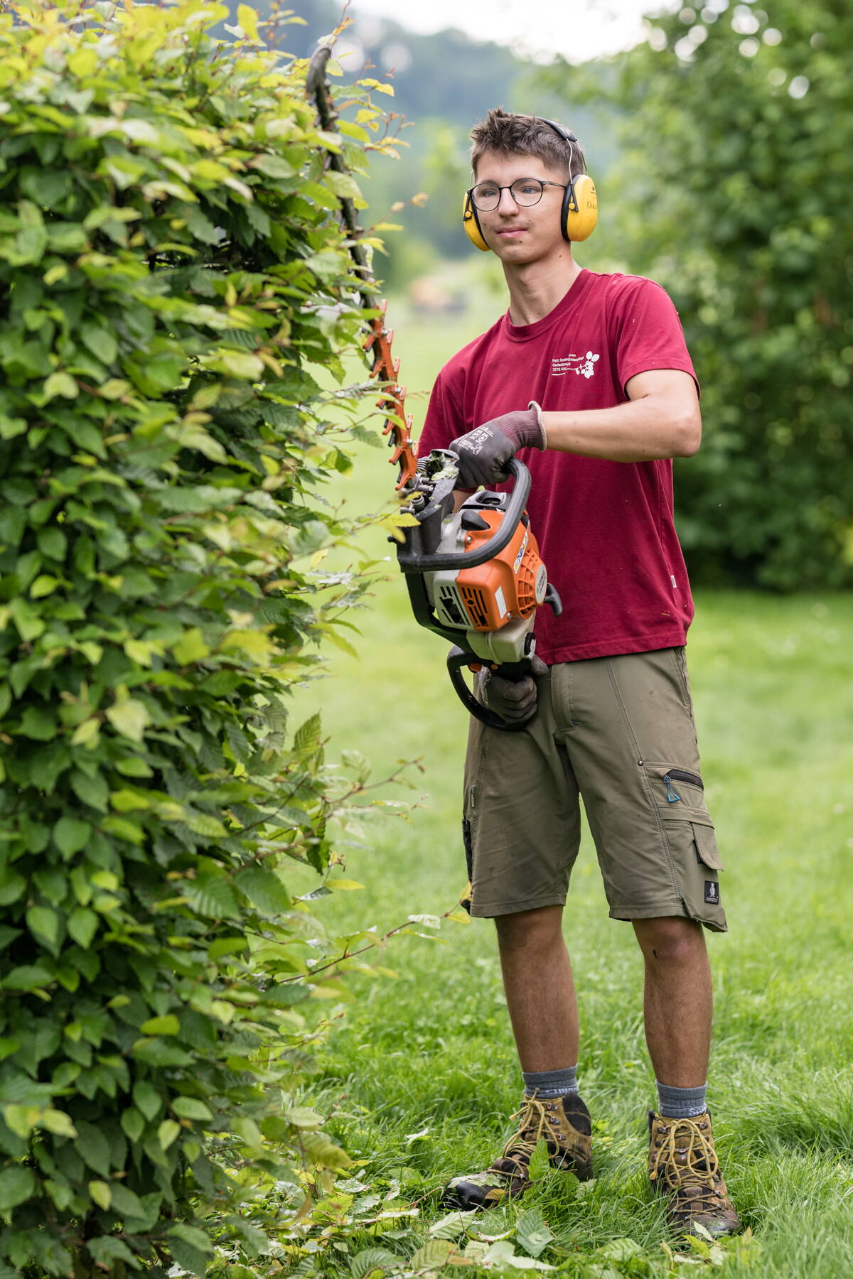 Bei der Gartenpflege Bei der Gartenpflege