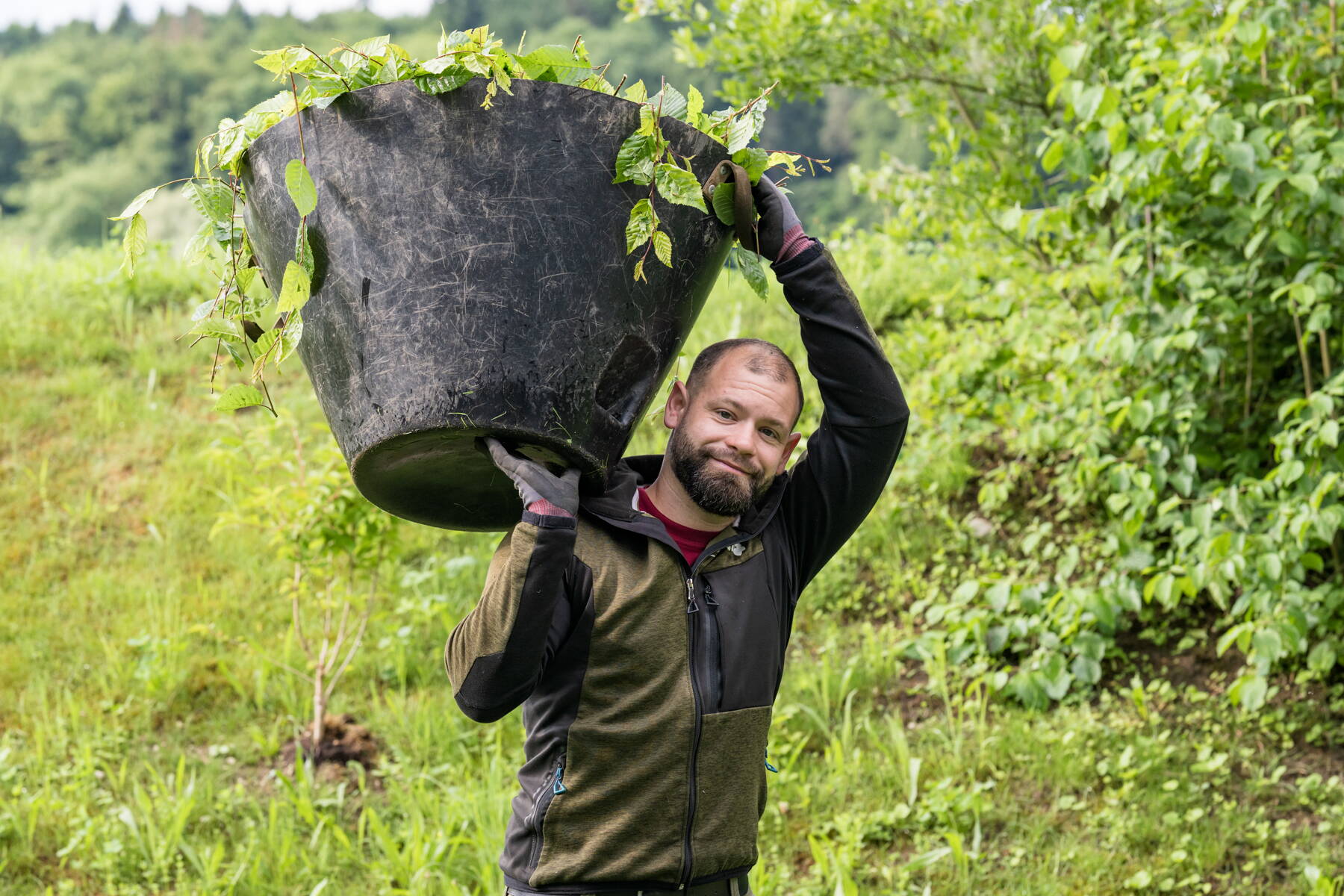 Bei der Gartenpflege Bei der Gartenpflege